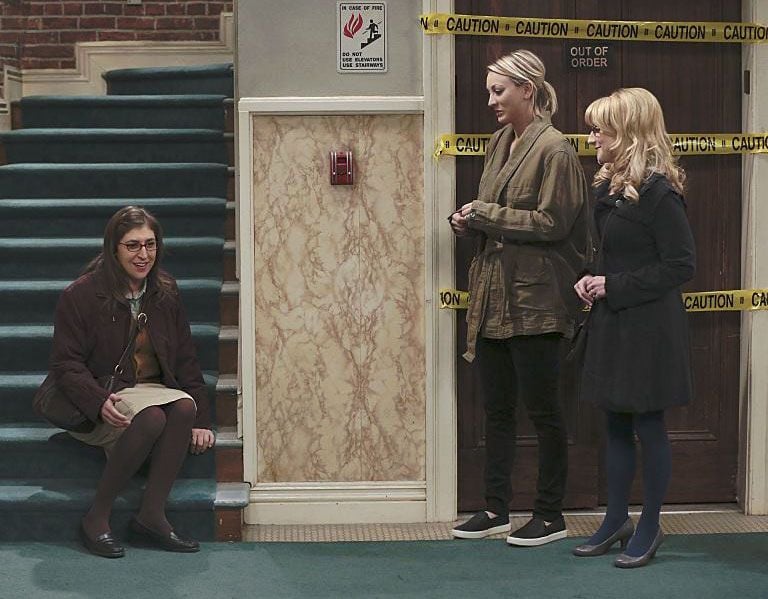 Bild zu Melissa Rauch - The Big Bang Theory : Bild Kaley Cuoco, Mayim ...