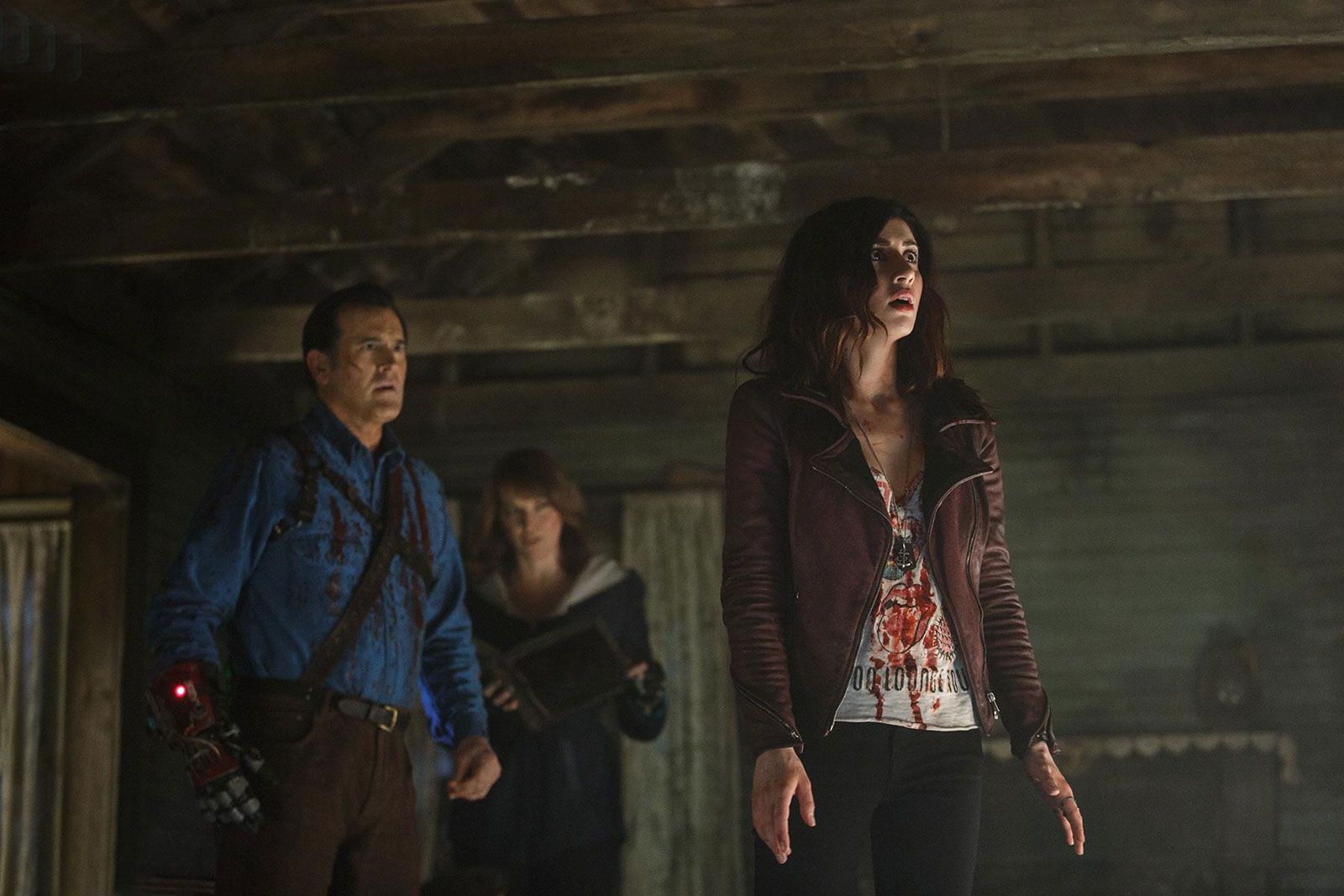 Bild zu Lucy Lawless Ash Vs Evil Dead Bild Bruce Campbell, Lucy Lawless, Dana DeLorenzo