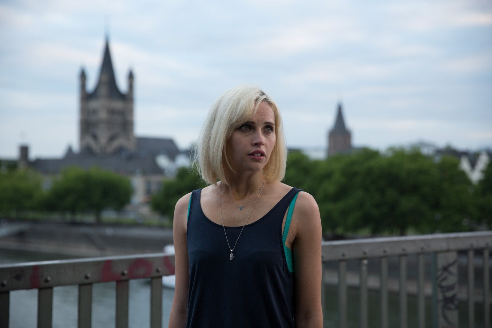 Bild zu Felicity Jones - Collide : Bild Felicity Jones - Foto 72 von ...