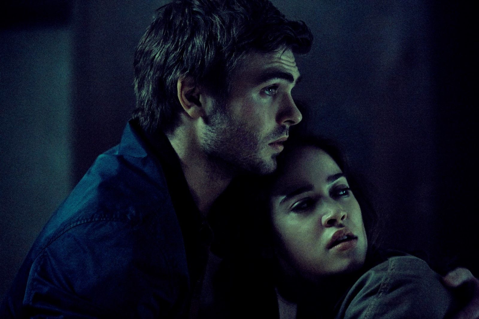 Bild zu Alex Roe - Rings : Bild Alex Roe, Matilda Lutz - Foto 56 von 62 ...