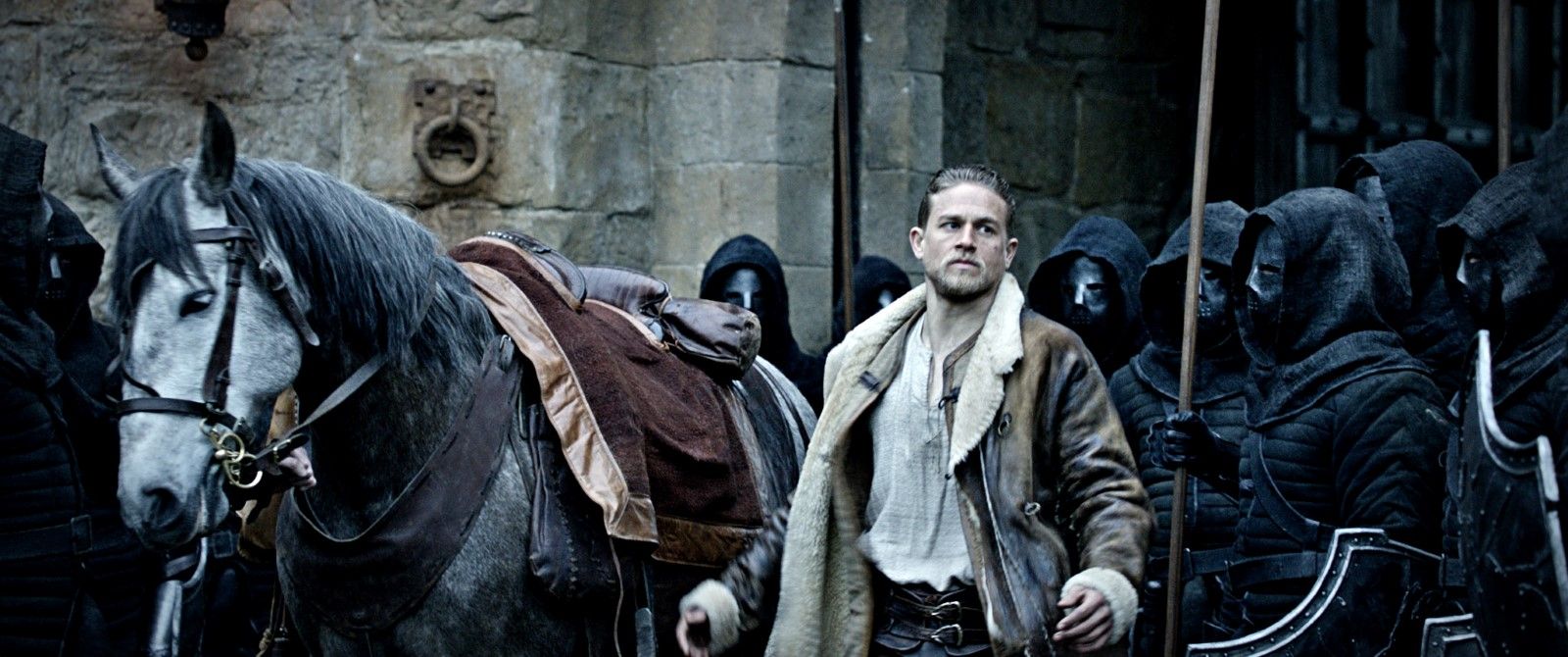 Bild zu Charlie Hunnam - King Arthur: Legend Of The Sword : Bild ...
