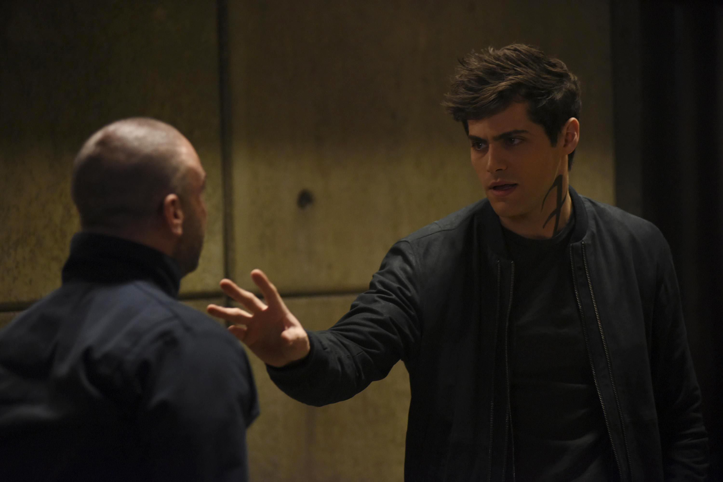 Filme Und Serien Von Alan Van Sprang Shadowhunters: Shadowhunters : Bild Matthew Daddario, Alan Van Sprang
