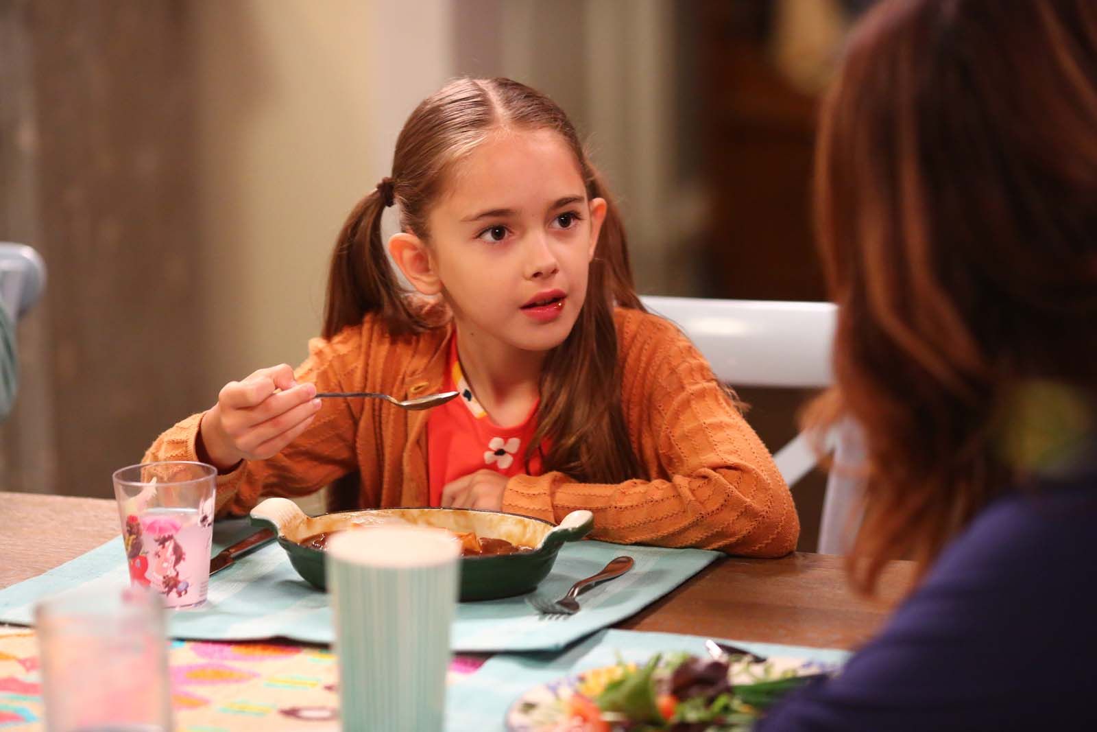 American Housewife (2016) American Housewife (2016) Bild Julia