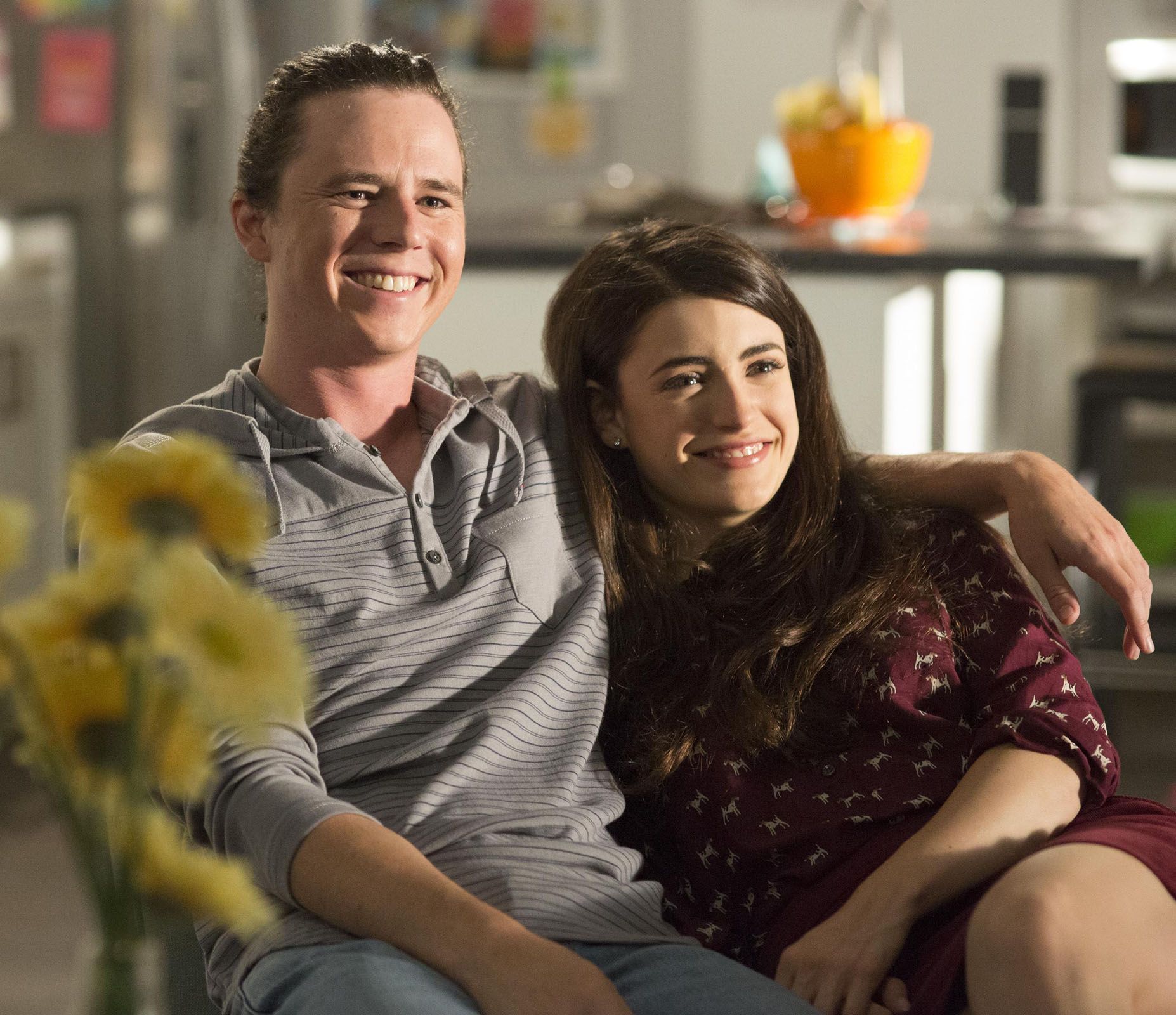 Bild zu Charlie McDermott Bild Charlie McDermott, Daniela Bobadilla Foto 25 von 160