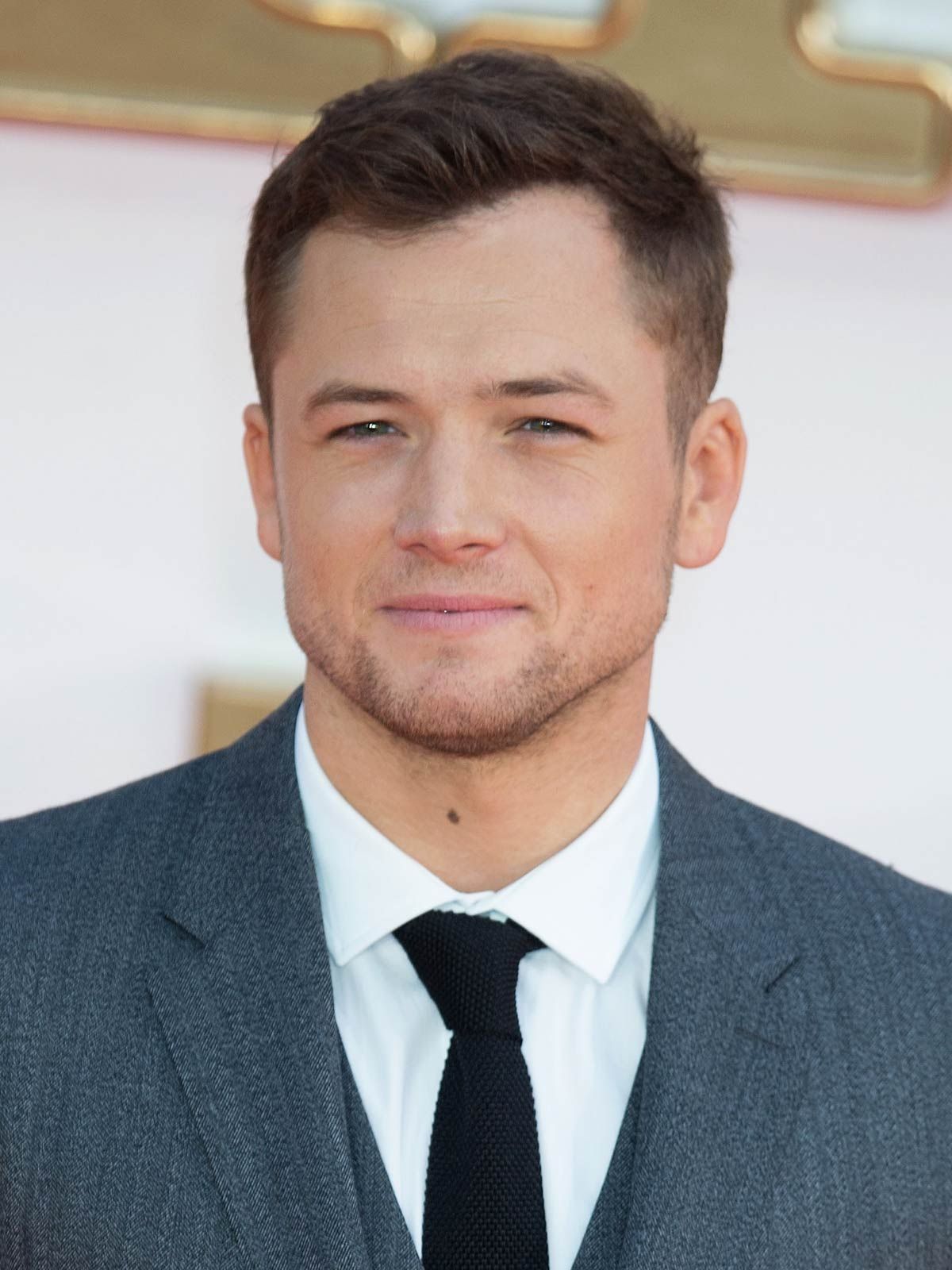 Bild zu Taron Egerton Kinoposter Taron Egerton FILMSTARTS.de Bild zu Taron Egerton Kinoposter Taron Egerton FILMSTARTS.de