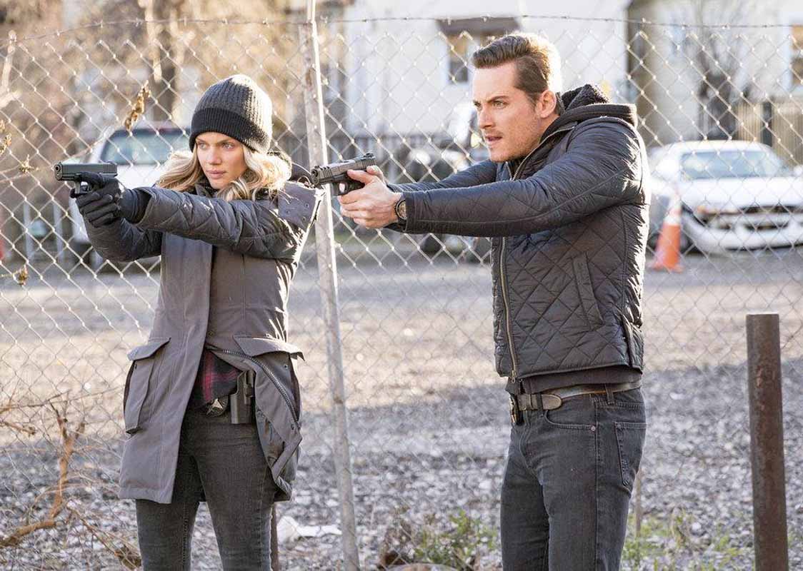 Bild Zu Tracy Spiridakos Chicago Pd Bild Jesse Lee Soffer Tracy Spiridakos Foto 73 Von 