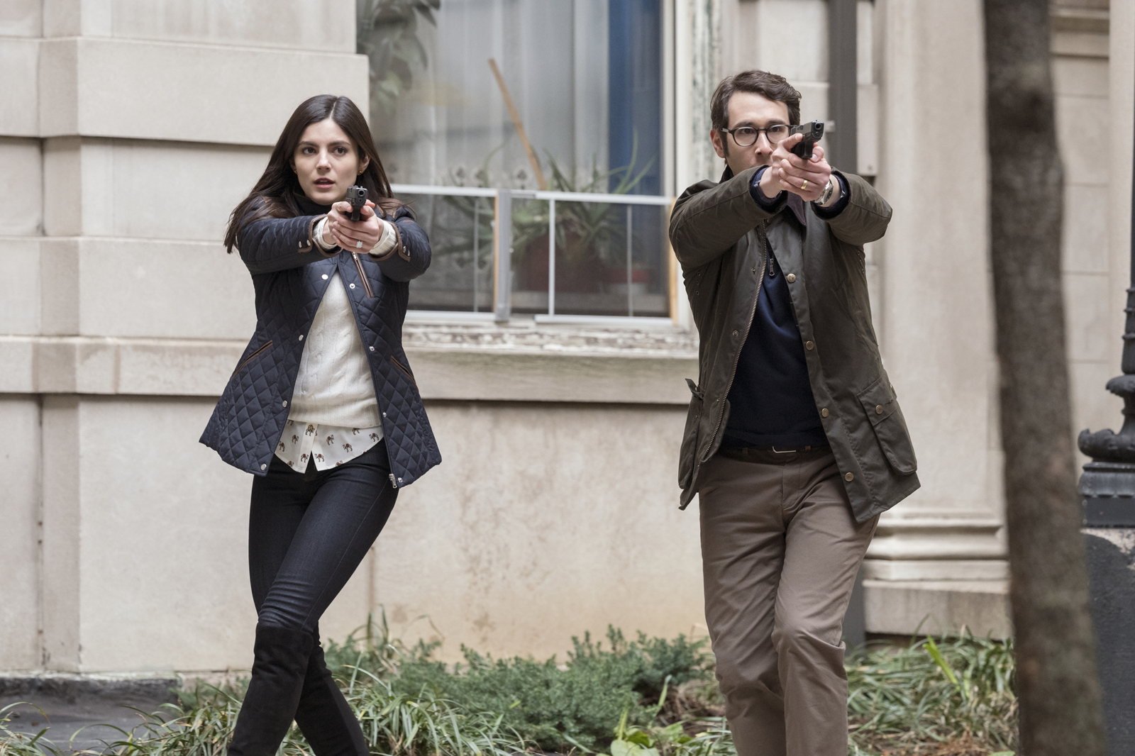 The Good Cop: The Good Cop : Bild Josh Groban, Monica Barbaro - 6 von