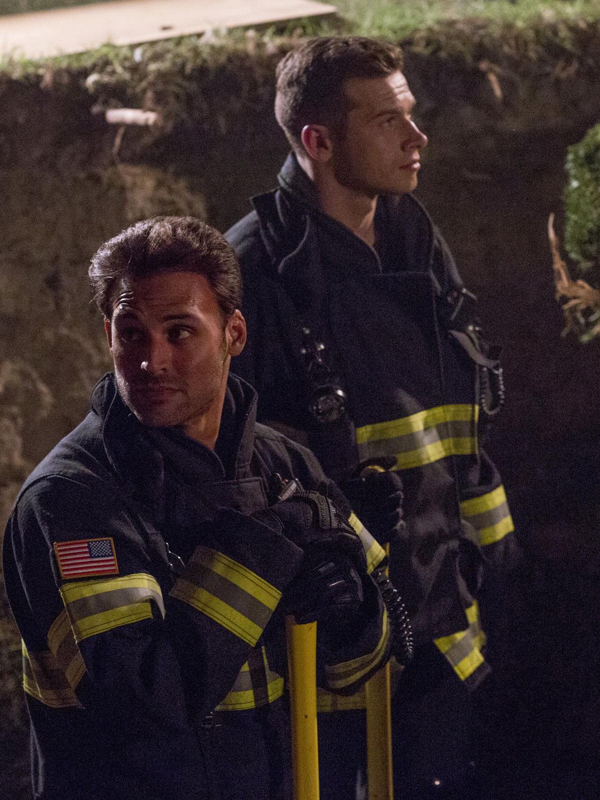 911 Notruf L.A. 911 Notruf L.A. Bild Ryan Guzman, Oliver Stark 183 von 260