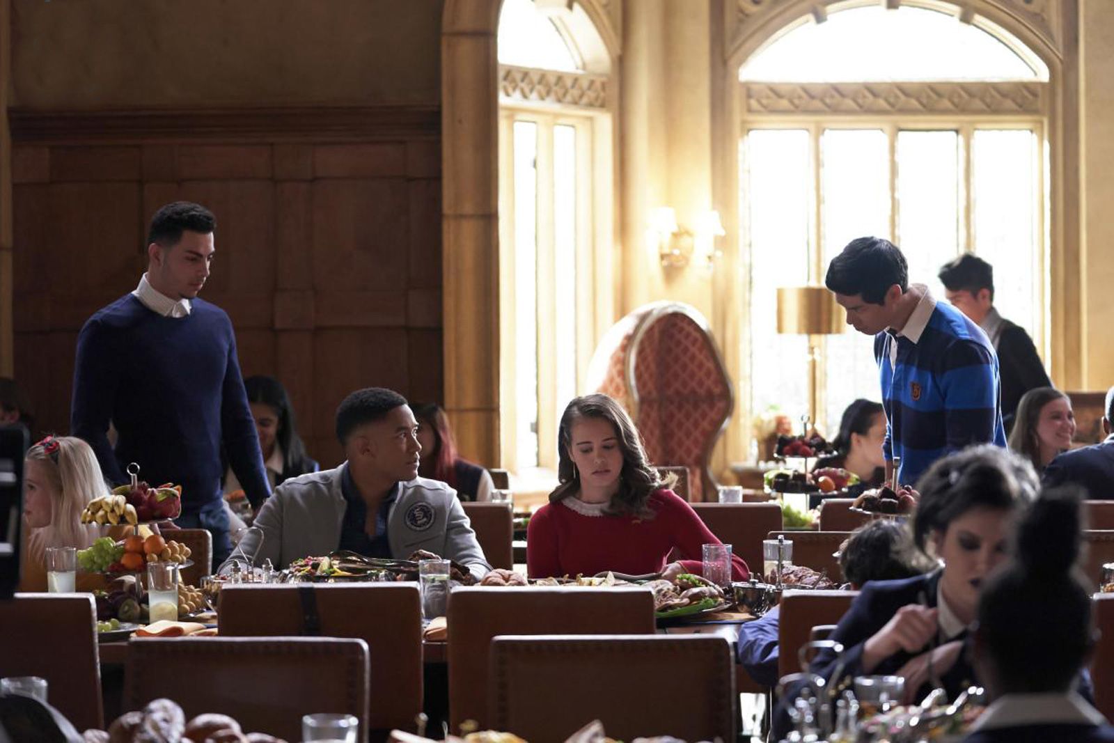 Poster Legacies Staffel 1 Poster 5 von 10 FILMSTARTS.de