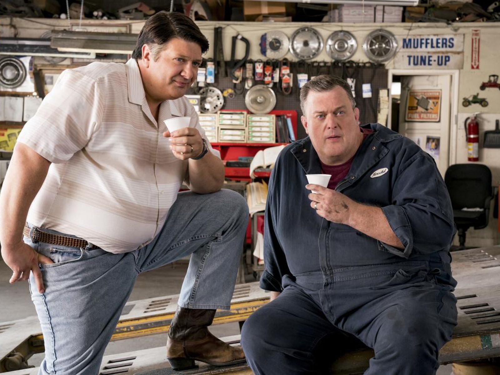 Young sheldon young sheldon bild billy gardell lance barber 143