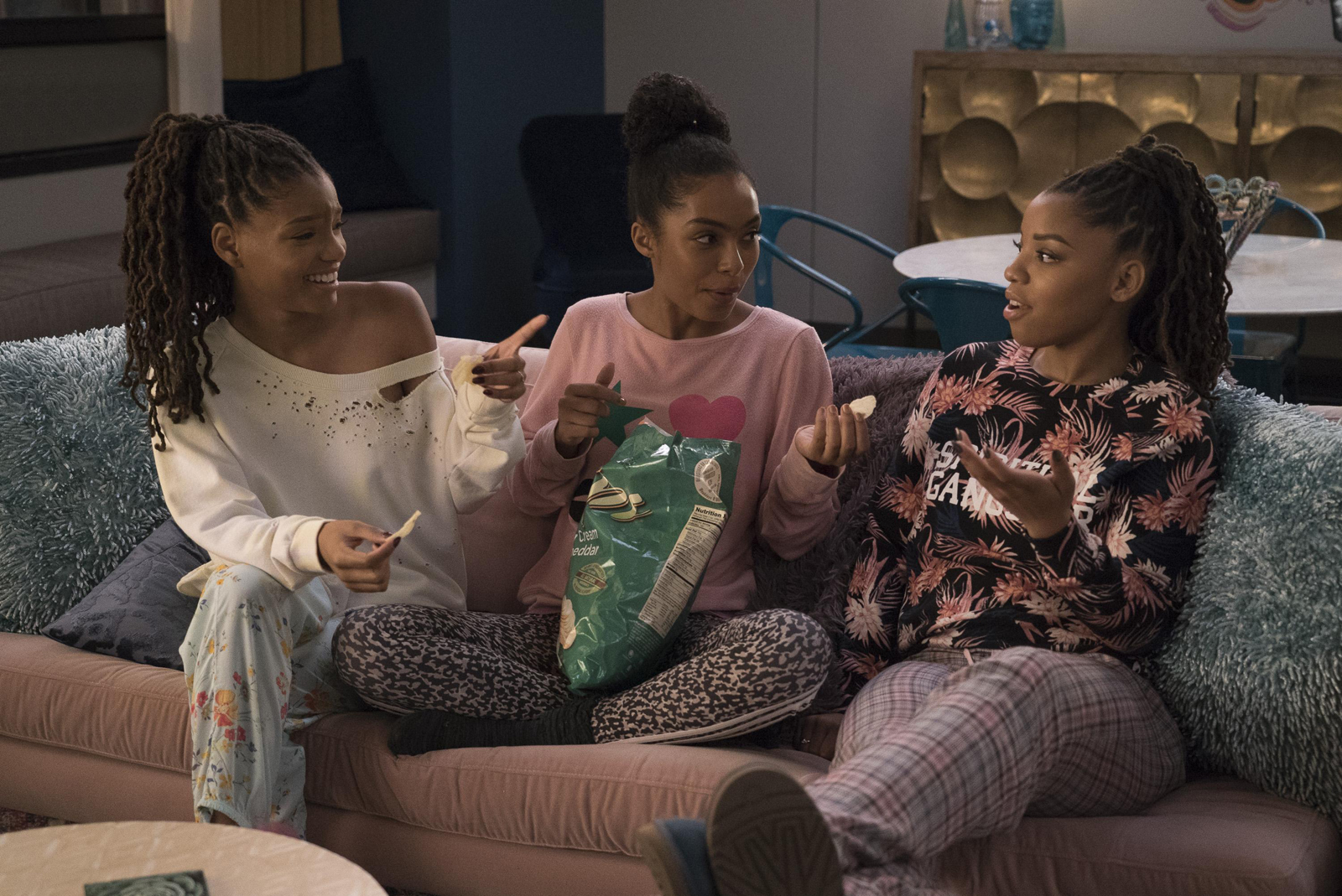 Grown Ish Grown Ish Bild Halle Bailey Yara Shahidi Chloe Bailey 183 Von 245 Filmstartsde 8136