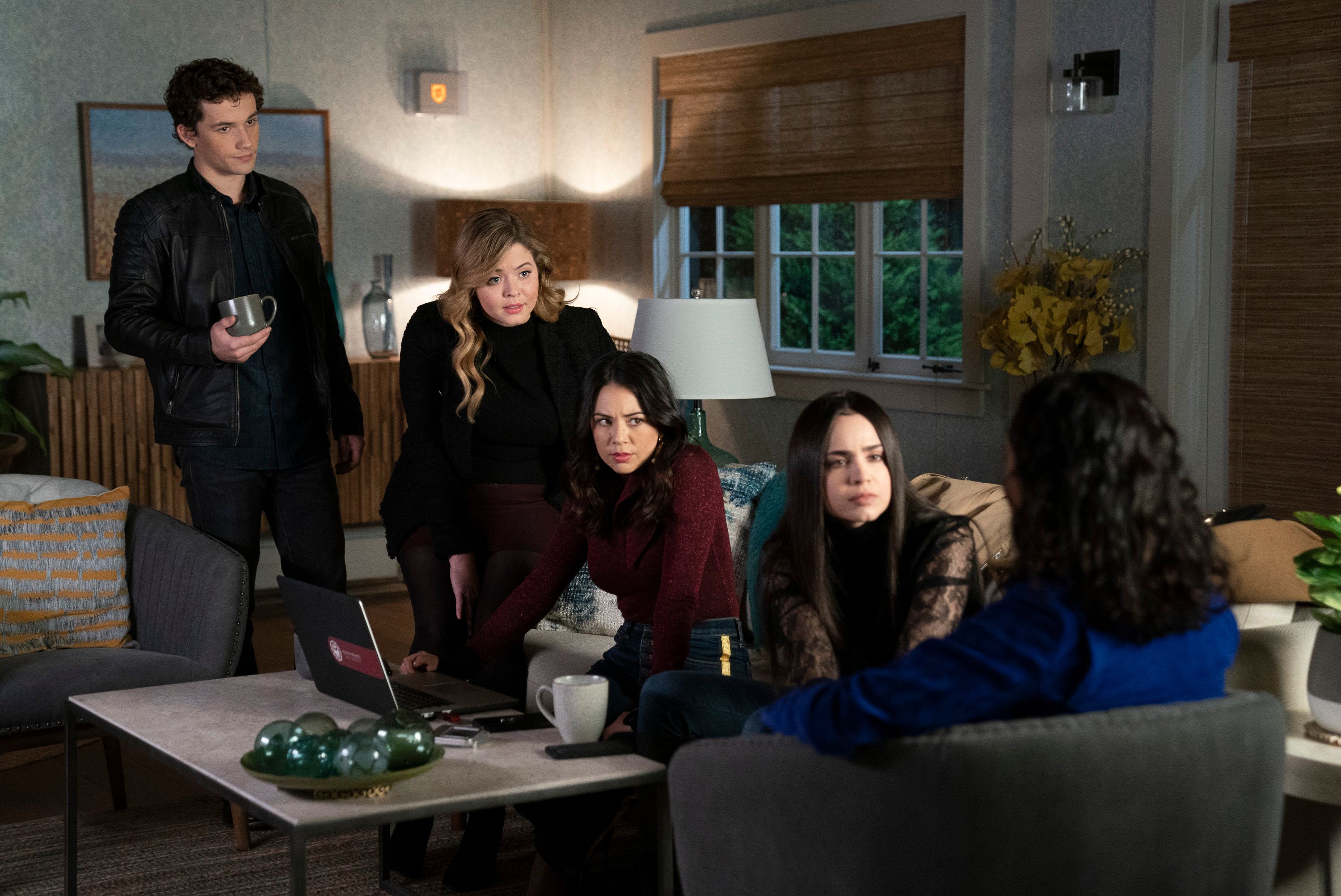 Pretty Little Liars The Perfectionists Pretty Little Liars The Perfectionists Bild Eli