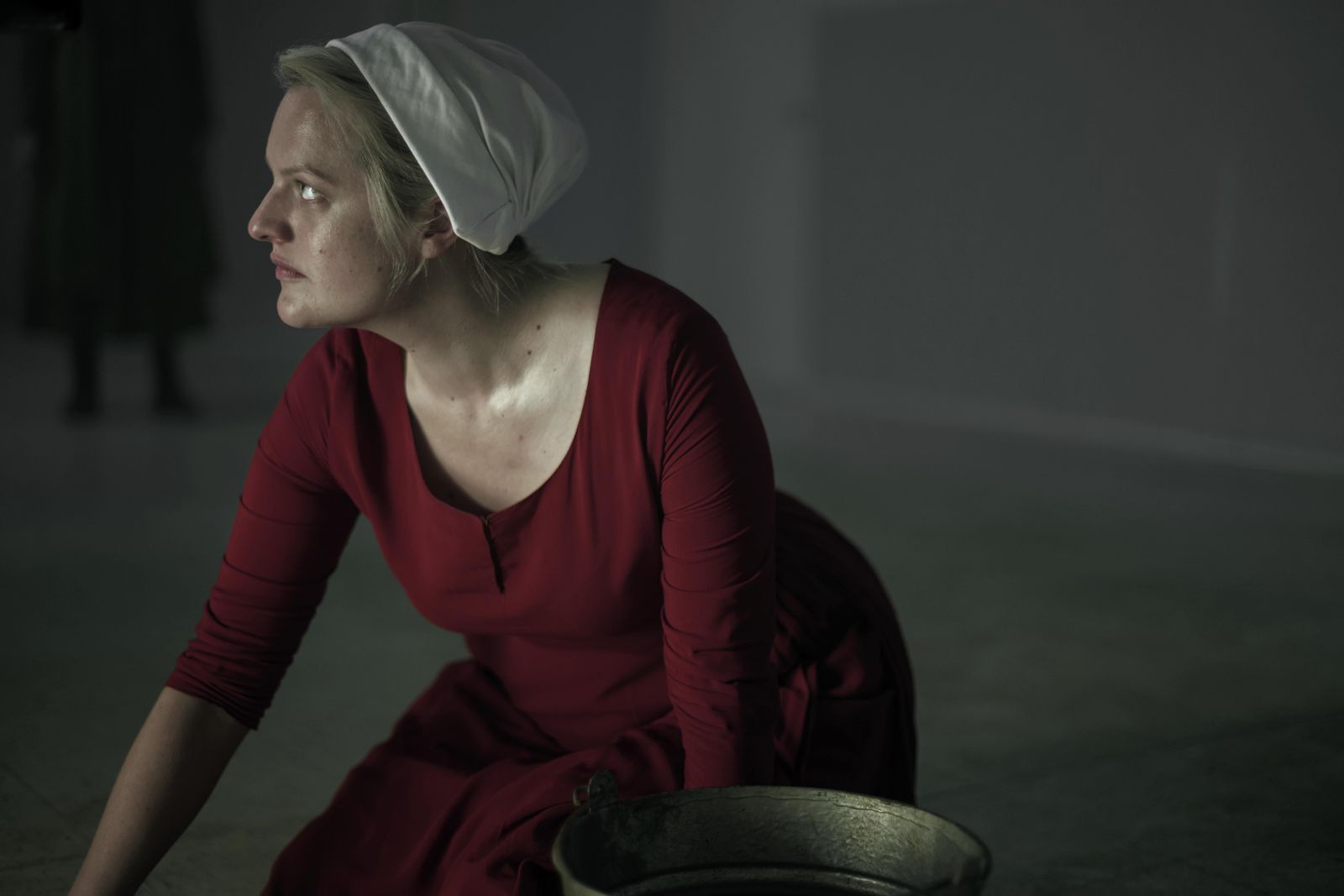 The Handmaids Tale Der Report Der Magd Bild Elisabeth Moss 33 Von