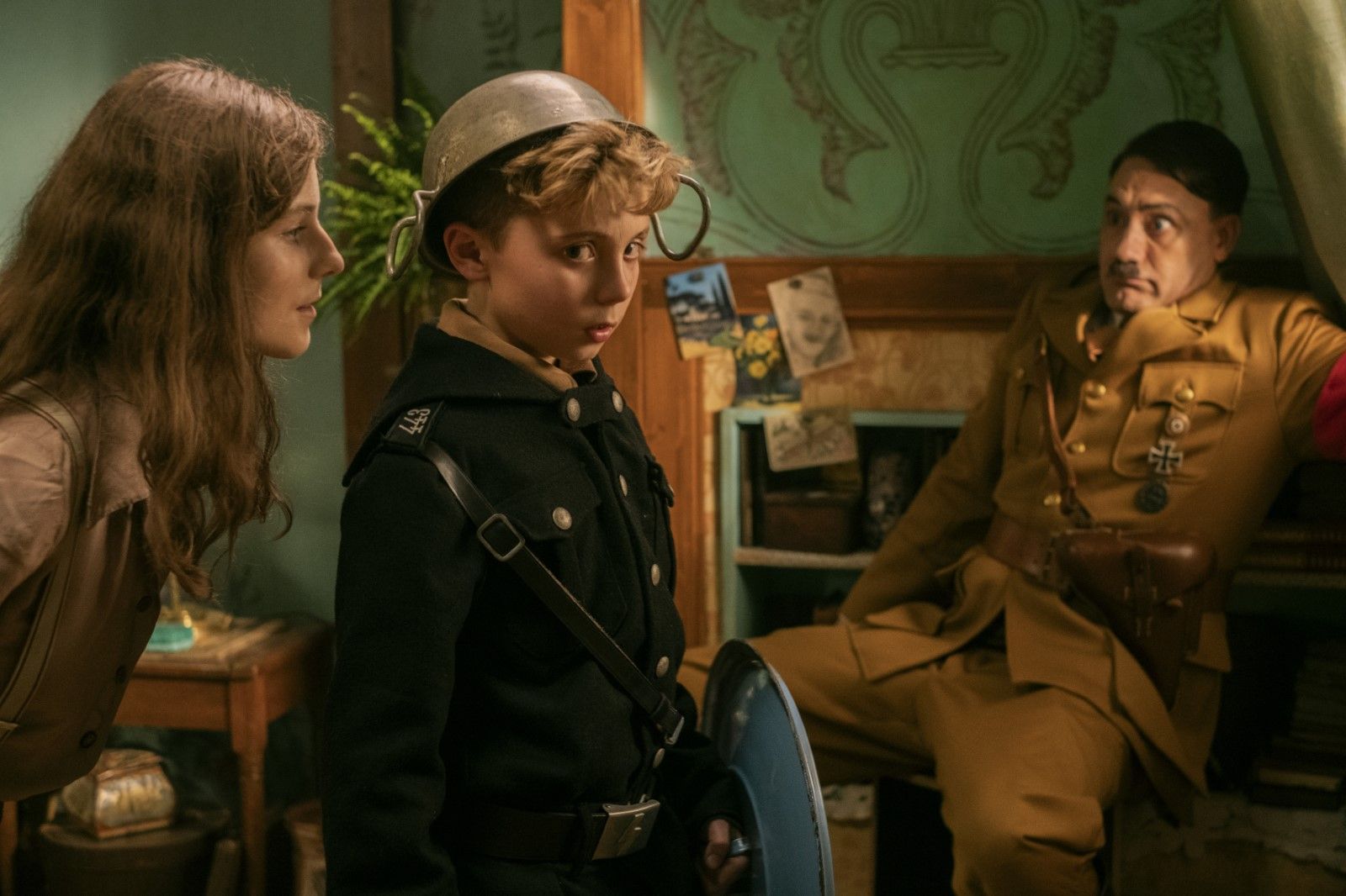 Bild Zu Thomasin McKenzie Jojo Rabbit Bild Roman Griffin Davis Bild Zu Thomasin McKenzie Jojo Rabbit Bild Roman Griffin Davis