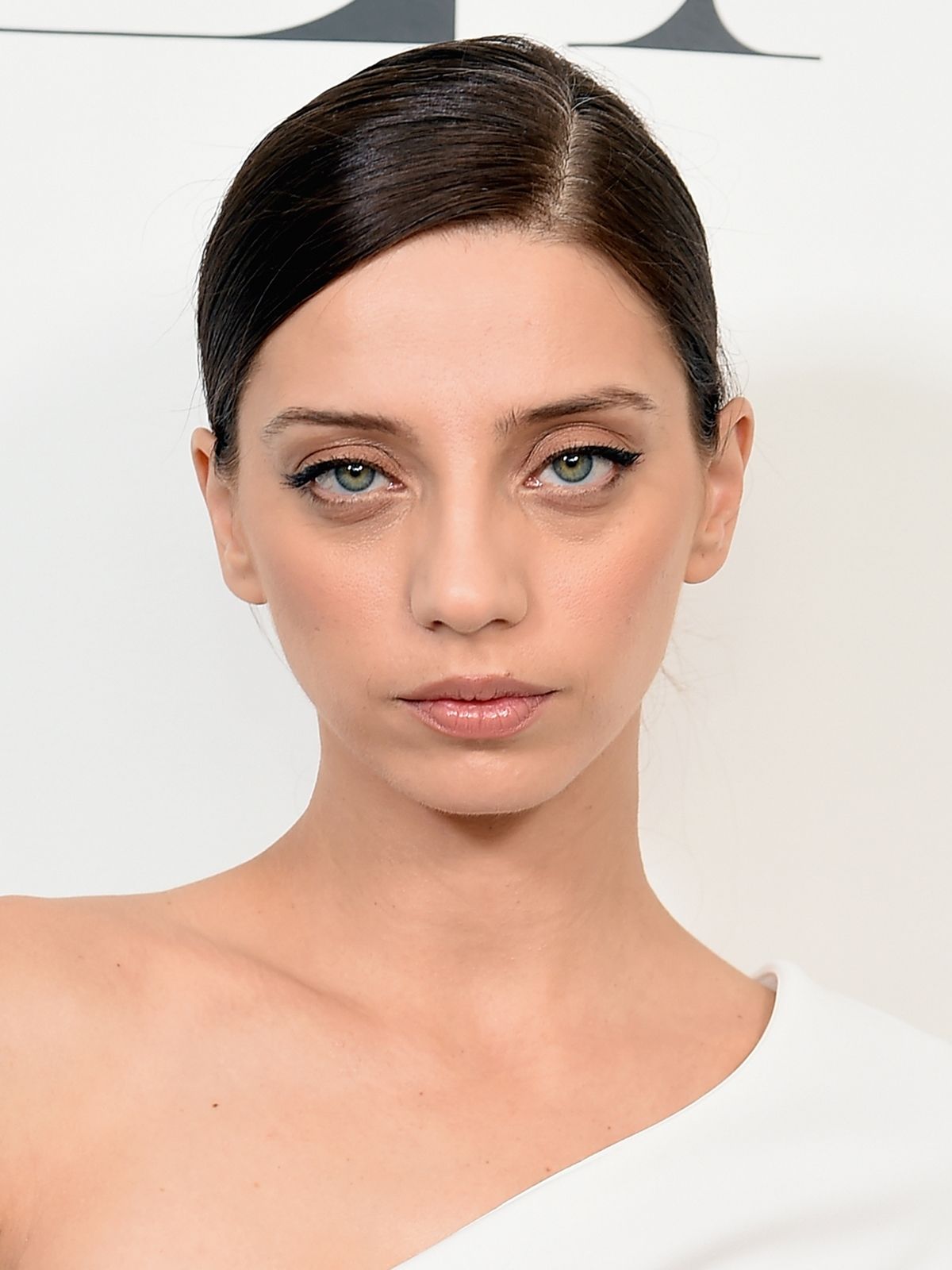 Filme Und Serien Von Angela Sarafyan Bild zu Angela Sarafyan - Kinoposter Angela Sarafyan - Foto 1 von 15