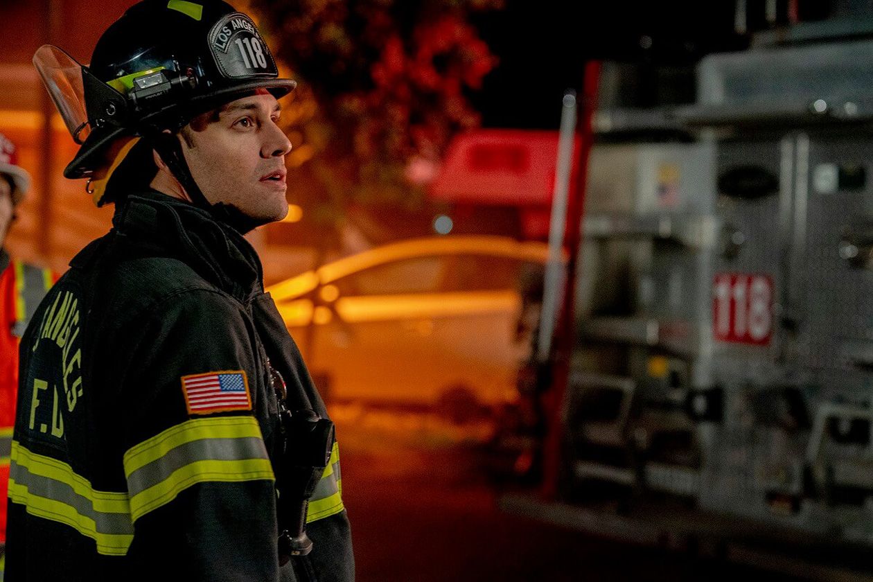 911 Notruf L.A. 911 Notruf L.A. Bild Ryan Guzman 52 von 260 FILMSTARTS.de