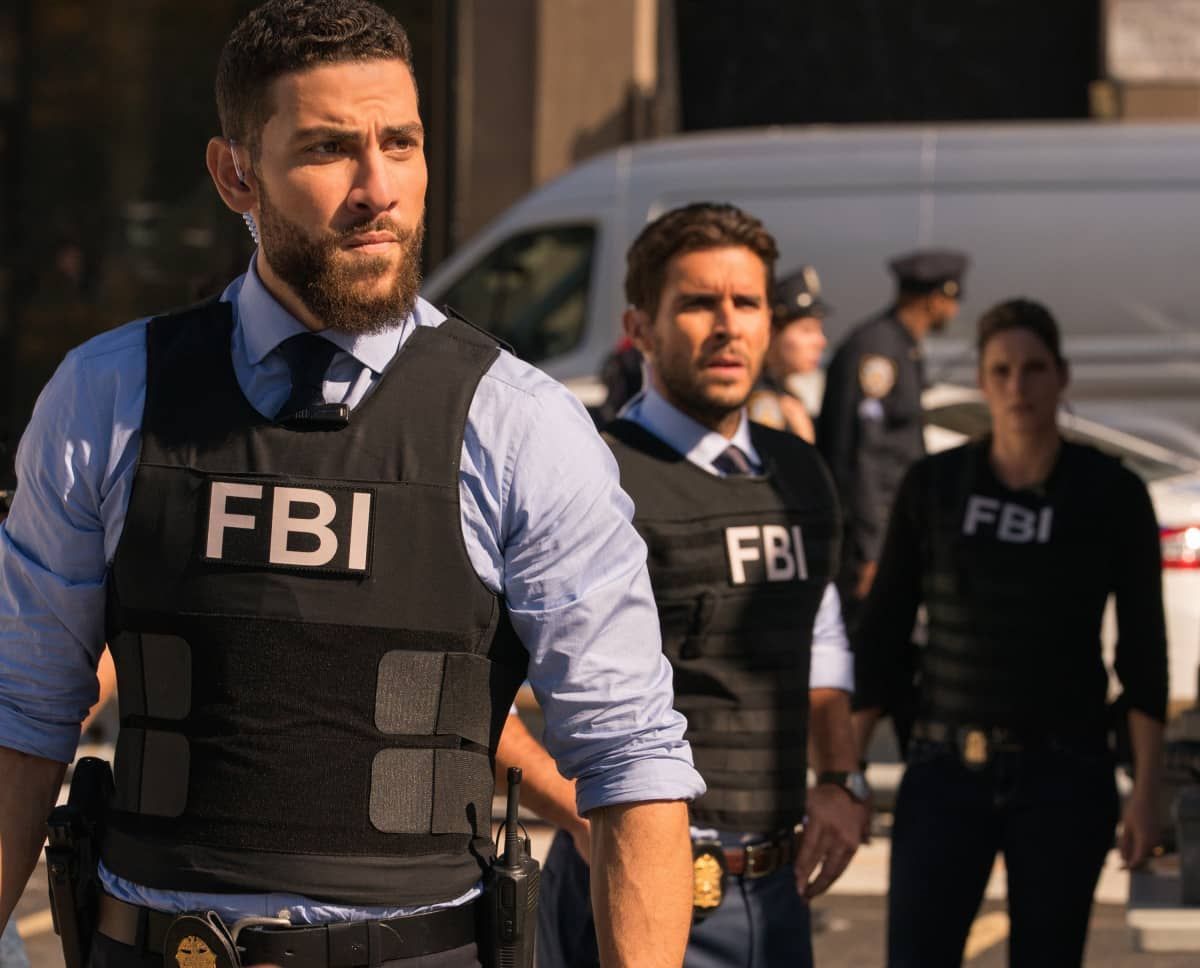 Bild zu Missy Peregrym FBI Special Crime Unit Bild Zeeko Zaki, Missy Peregrym, Josh Segarra Bild zu Missy Peregrym FBI Special Crime Unit Bild Zeeko Zaki, Missy Peregrym, Josh Segarra