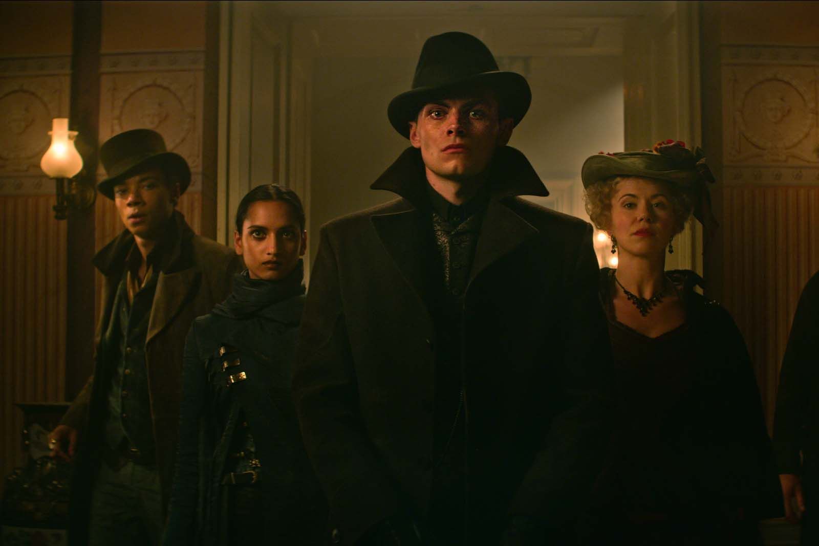 Filme Und Serien Von Kit Young Bild zu Freddy Carter - Bild Freddy Carter, Kit Young, Amita Suman - Foto 7 von 10 - FILMSTARTS.de