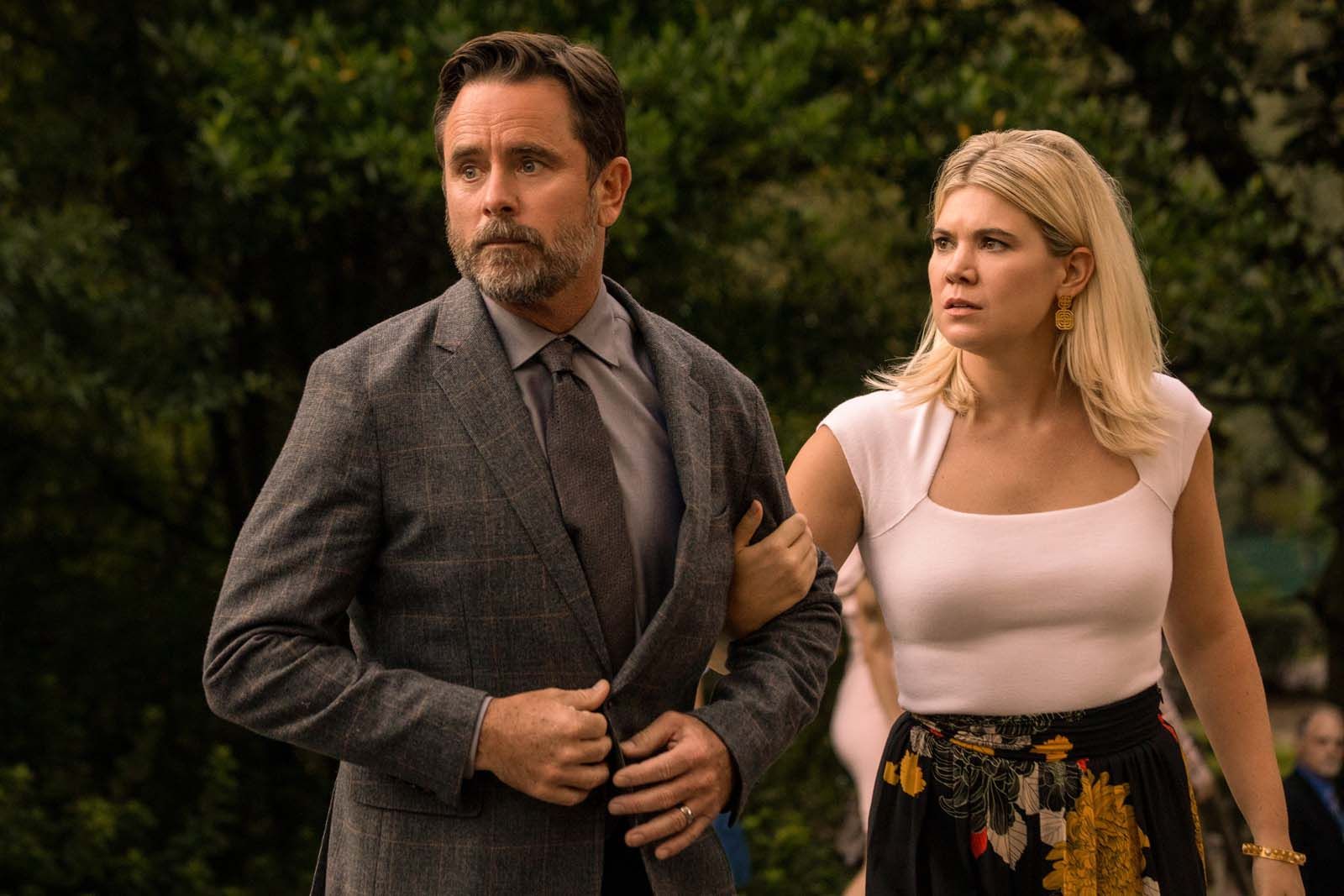 Outer Banks: Outer Banks : Bild Charles Esten, Caroline Arapoglou - 18 von  79 - FILMSTARTS.de