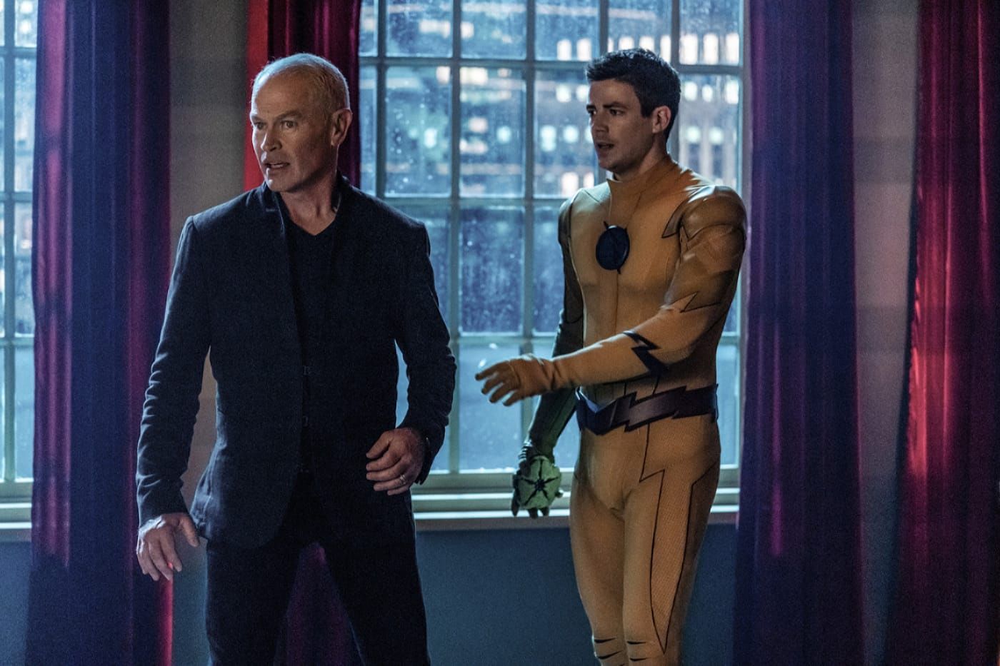 Bild zu Grant Gustin - The Flash : Bild Neal McDonough, Grant Gustin - Foto  21 von 453 - FILMSTARTS.de