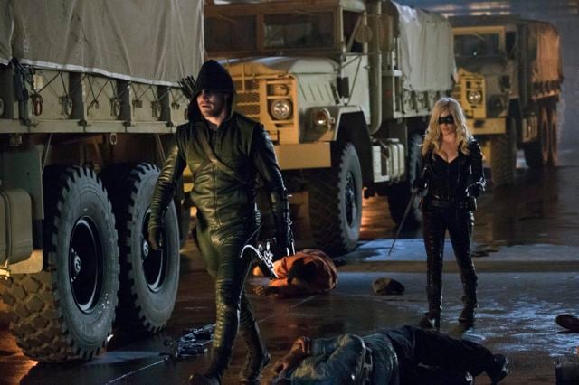 Arrow Bild Caity Lotz Stephen Amell 888 Von 1145 Filmstartsde 3445