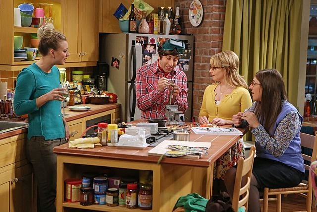 Bild zu Kaley Cuoco - The Big Bang Theory : Bild Simon Helberg, Mayim ...