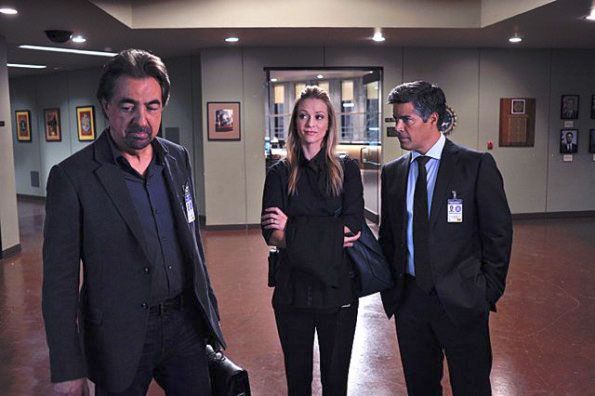 Criminal Minds Bild A J Cook Esai Morales Joe Mantegna 555 Von 