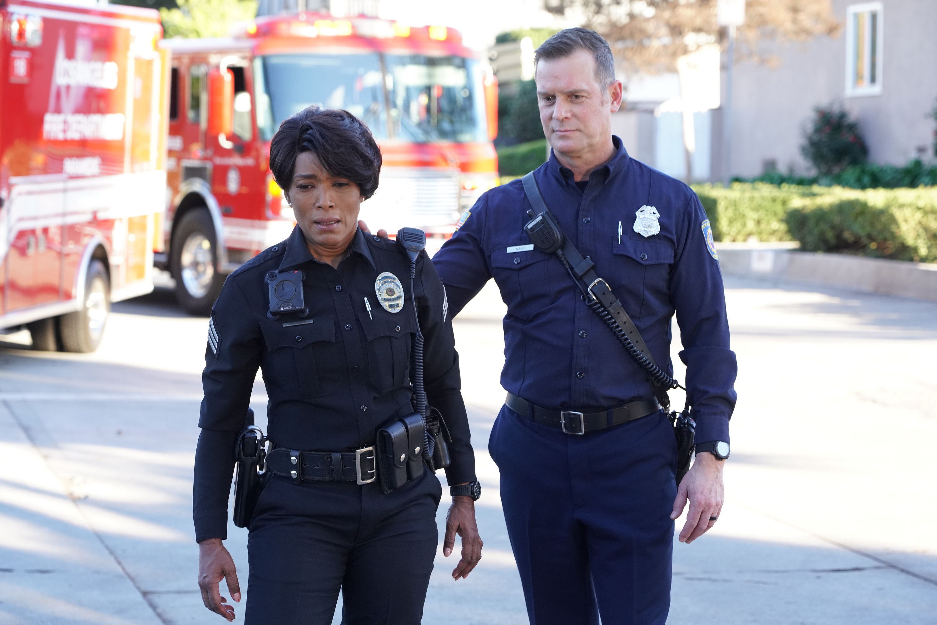 911 Notruf L.A. 911 Notruf L.A. Bild Peter Krause, Angela Bassett 24 von 260