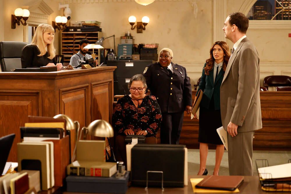 Night Court (2023): Bild Melissa Rauch, India De Beaufort, Lacretta - 9 ...