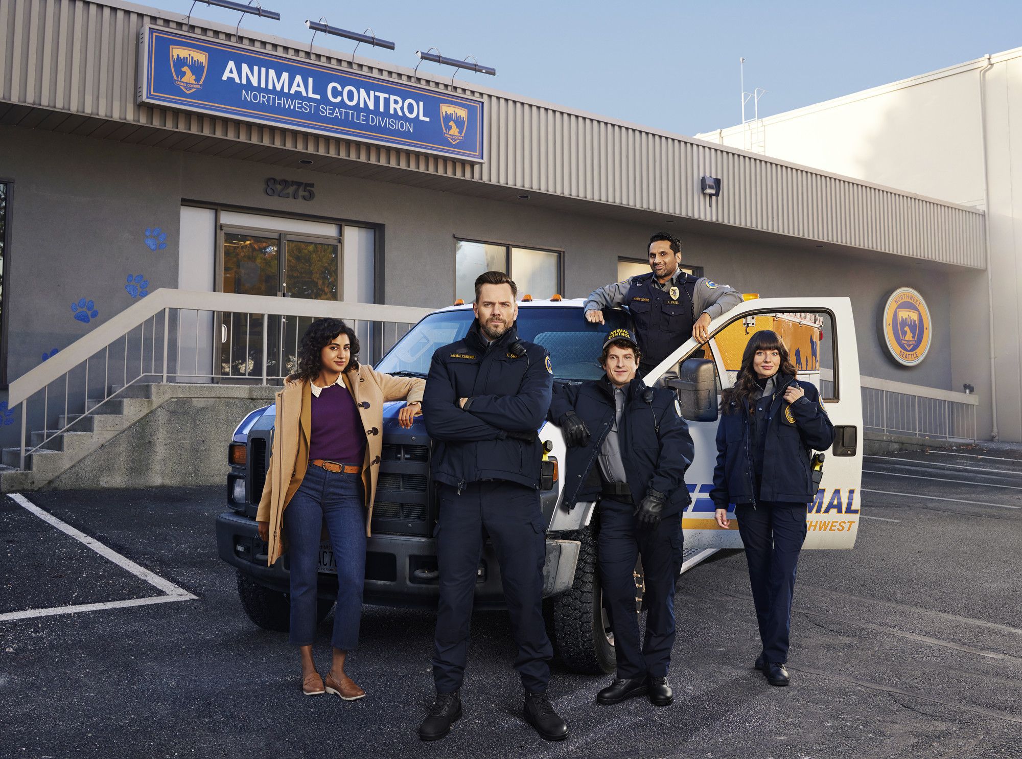 Animal Control: Bild Grace Palmer, Joel McHale, Michael James Rowland ...