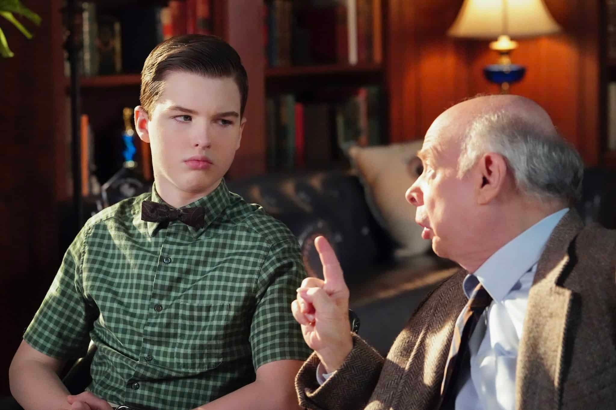 Young Sheldon: Young Sheldon : Bild Iain Armitage, Wallace Shawn - 16 ...