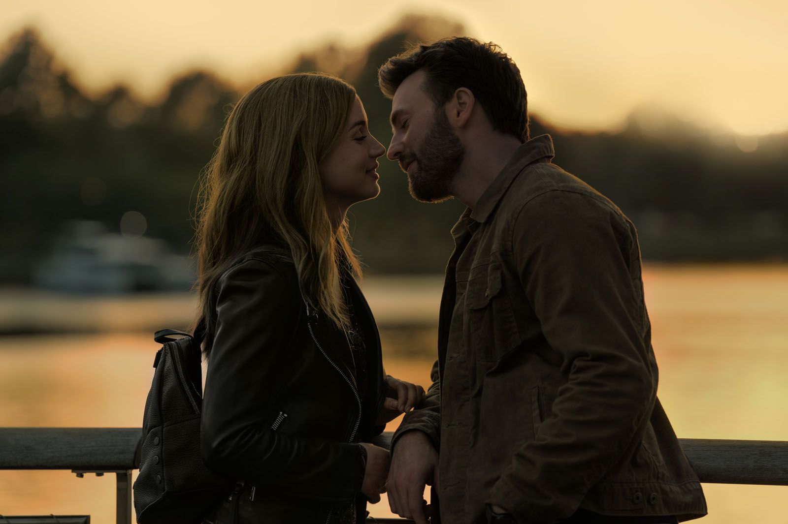 Bild zu Ana de Armas Ghosted Bild Ana de Armas, Chris Evans Foto 3 von 106 FILMSTARTS.de