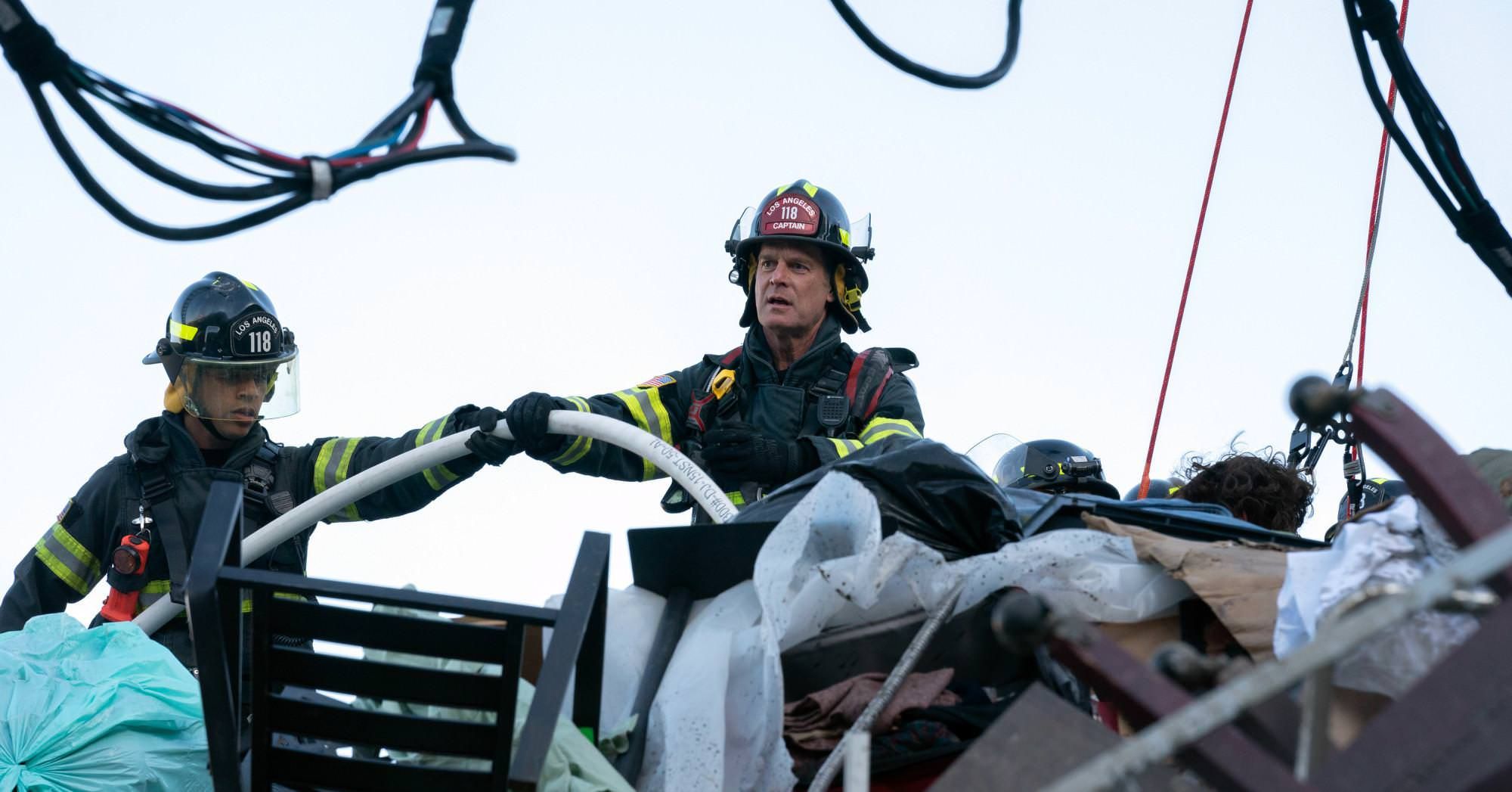 911 Notruf L.A. 911 Notruf L.A. Bild Peter Krause 7 von 263 FILMSTARTS.de