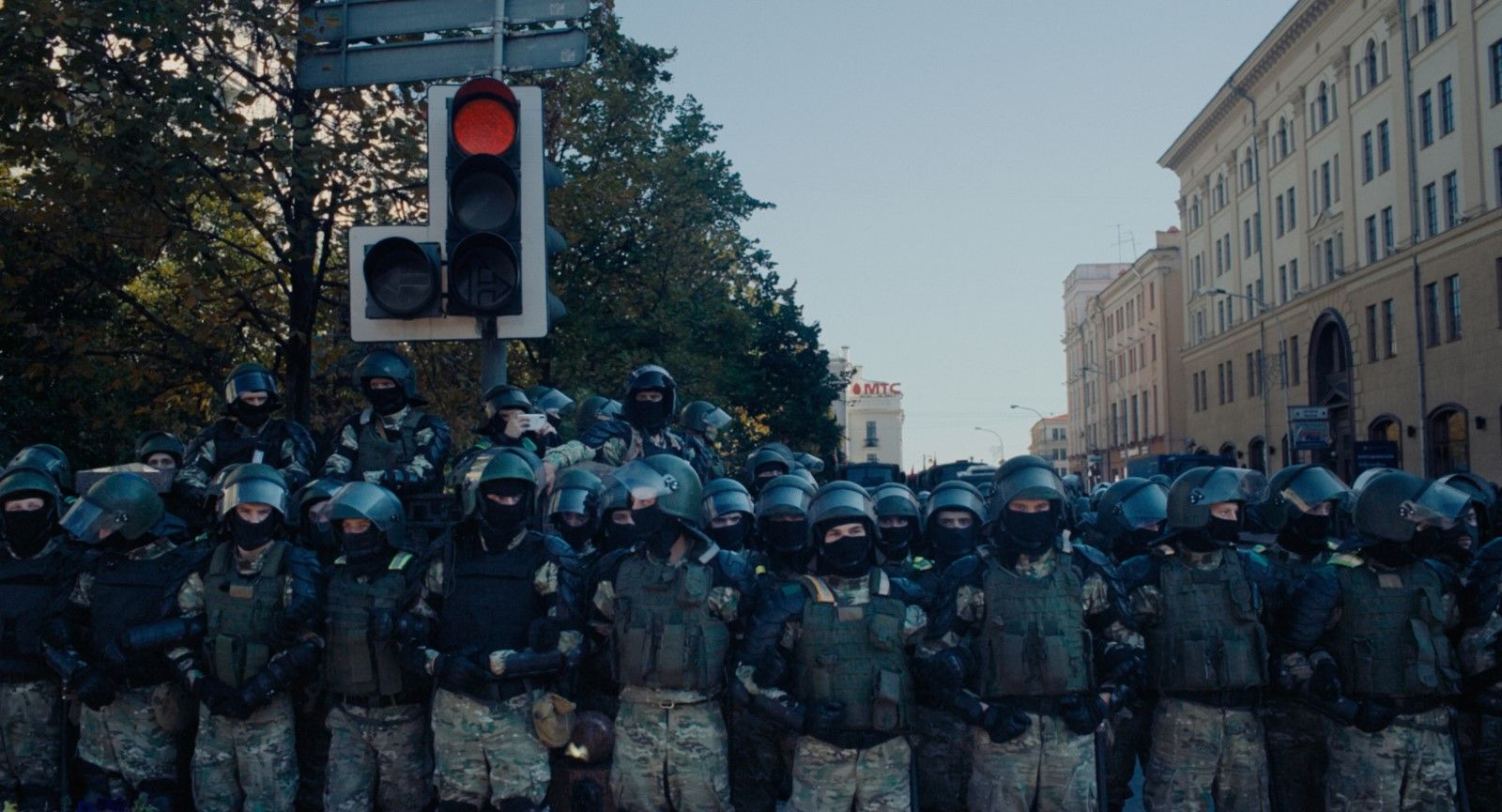 Foto zum Film Motherland Bild 20 auf 21 FILMSTARTS.de