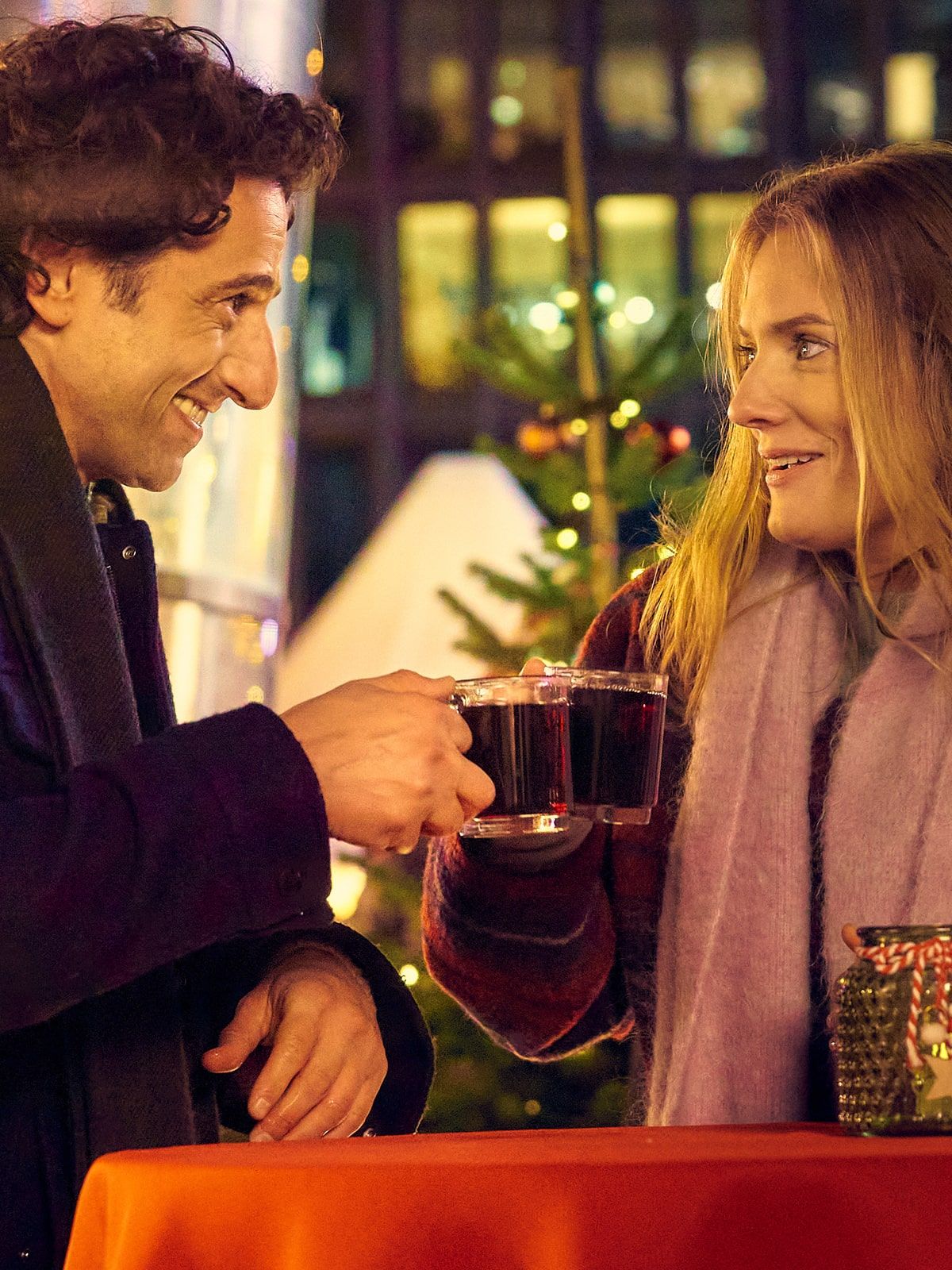 Zwei Weihnachtsmänner sind einer zu viel Film 2023 FILMSTARTS.de Zwei Weihnachtsmänner sind einer zu viel Film 2023 FILMSTARTS.de