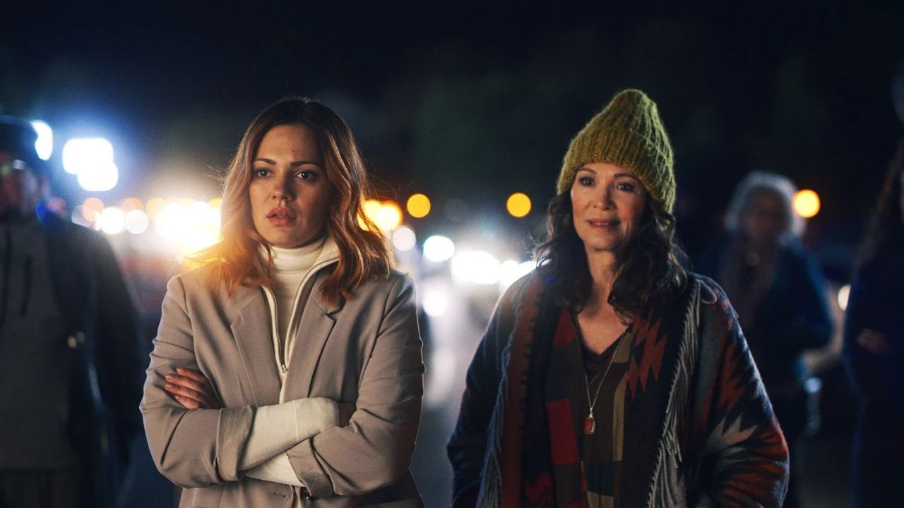 Gegensätzlicher geht es kaum: Auch Alt-68erin Marianne (Iris Berben) und Businesswoman Tiana (Nilam Farooq) müssen im Taxi miteinander klarkommen.