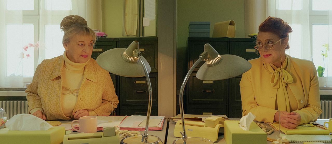 Zweigstelle : Bild Johanna Bittenbinder, Luise Kinseher