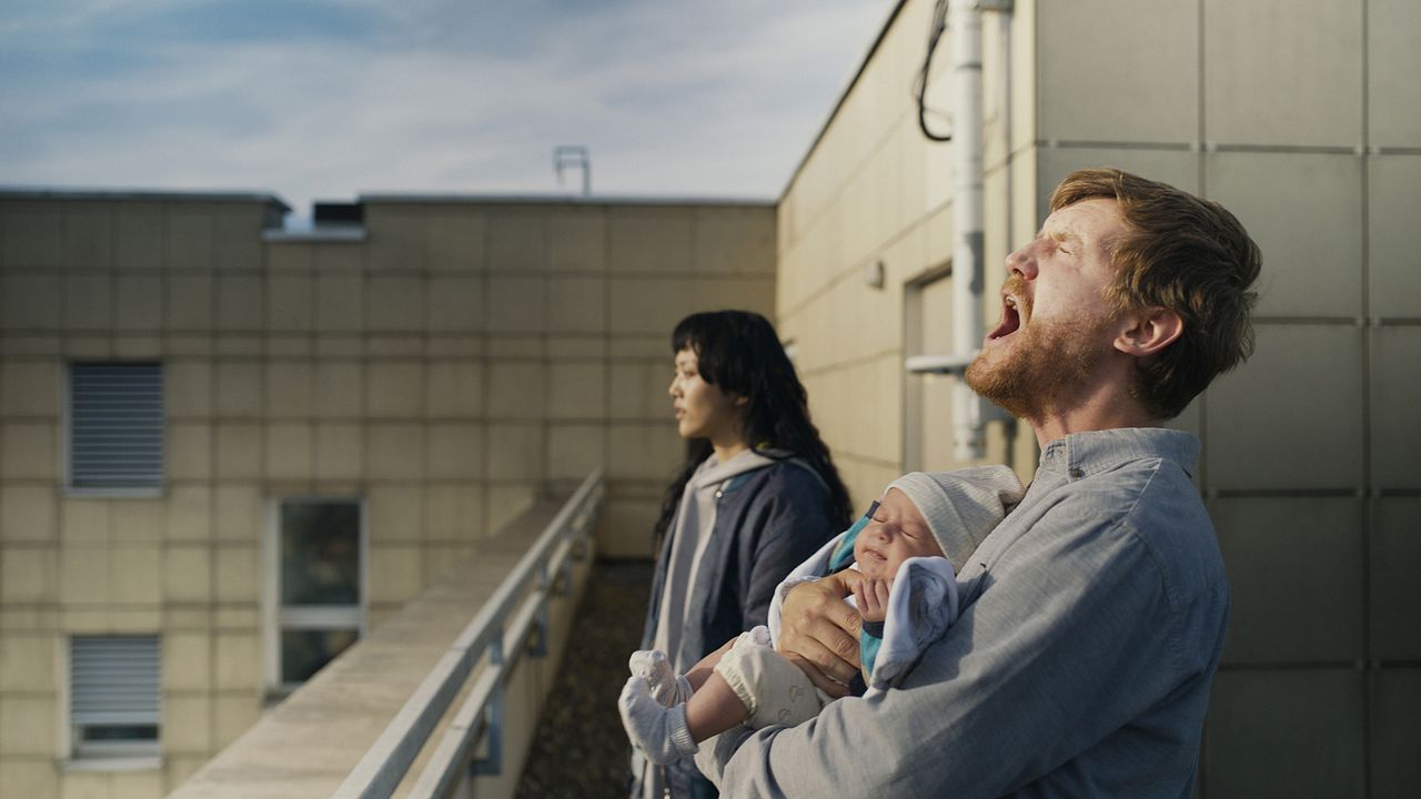 Electric Child : Bild Rila Fukushima, Elliott Crosset Hove