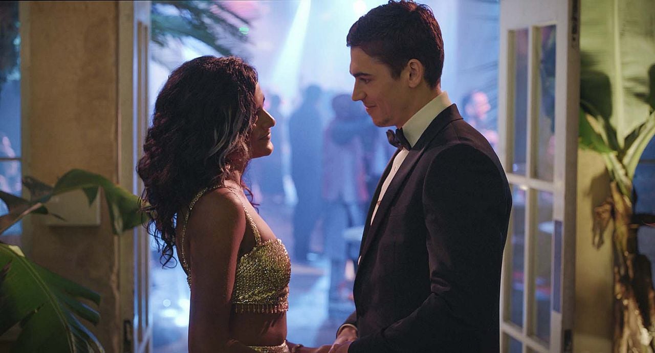 Prophezeiung… Liebe : Bild Hero Fiennes Tiffin, Simone Ashley