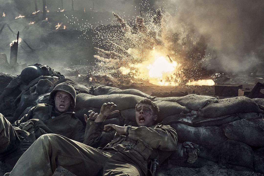 The Mosquito Bowl : Bild Nicholas Galitzine, Bill Skarsgård