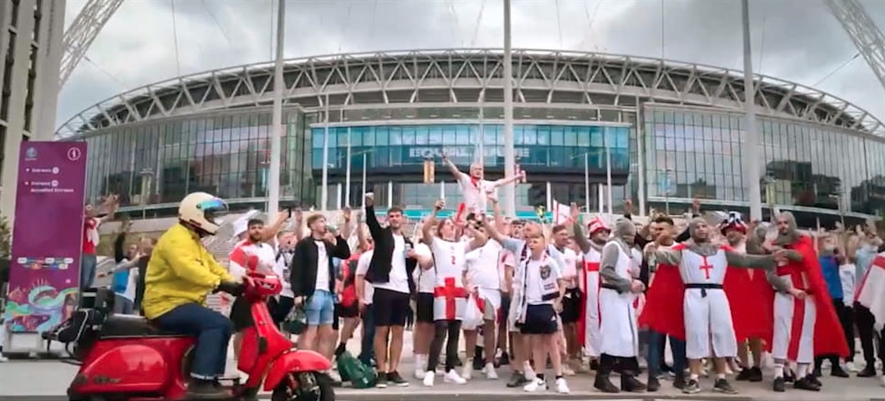 Das Euro-Finale: Angriff auf Wembley : Bild