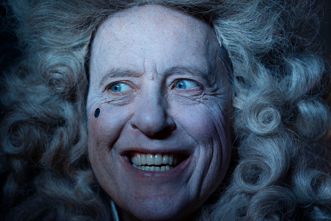 Savage House : Bild Richard E. Grant