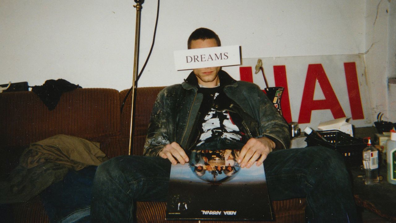 QRT: Zeichen, Zombie, Teqno - Ein Nekrolog : Bild