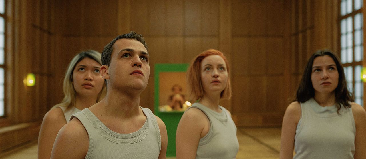 Zweigstelle : Bild David Ali Rashed, Hong Nhung, Sarah Mahita