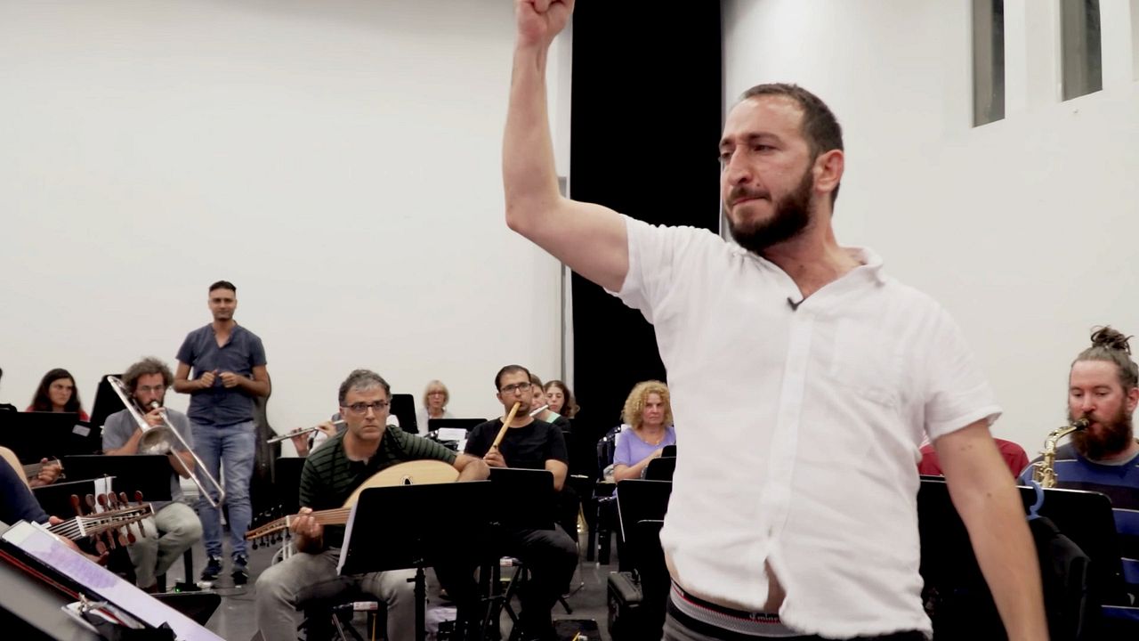 Das Orchester – That Orchestra With The Broken Instruments : Bild