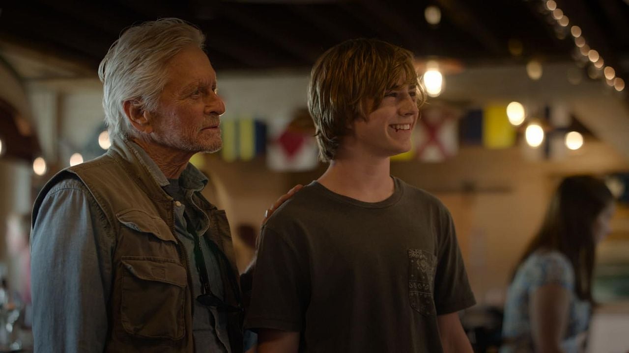 Echoes Of Tomorrow : Bild Michael Douglas, Walker Scobell