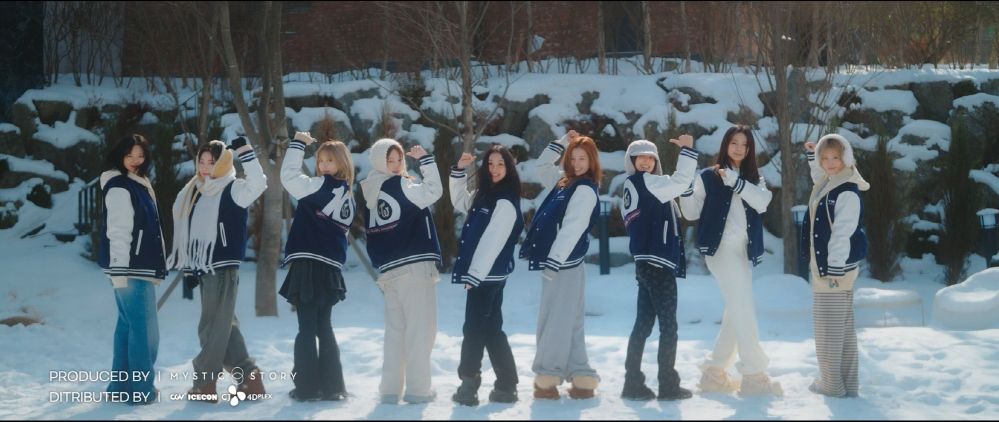 Twice: One In A Mill10N : Bild JEONGYEON , DAHYUN , NAYEON , MOMO , SANA , JIHYO , MINA , CHAEYOUNG , TZUYU 