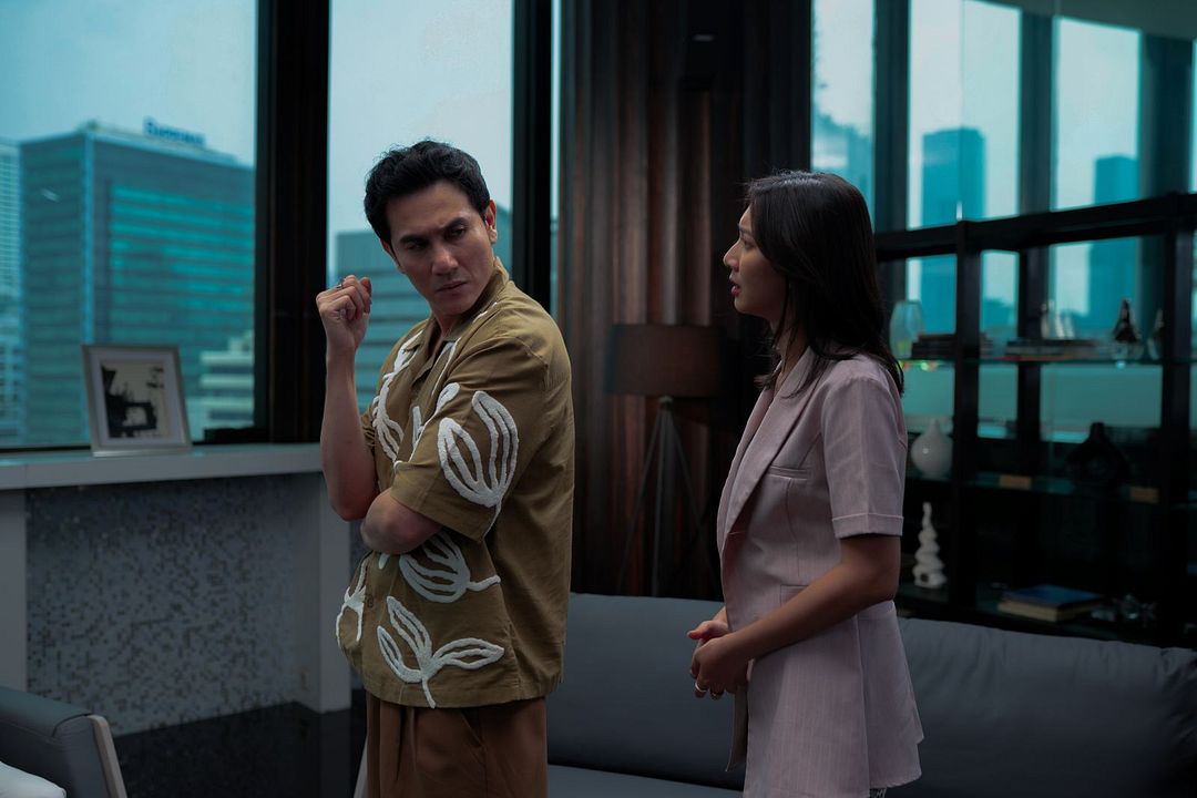 Lost In The Spotlight : Bild Vino G. Bastian, Dea Panendra