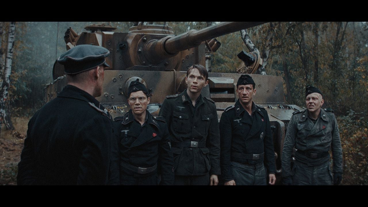 Der Tiger : Bild Yoran Leicher, Laurence Rupp, Leonard Kunz, Sebastian Urzendowsky