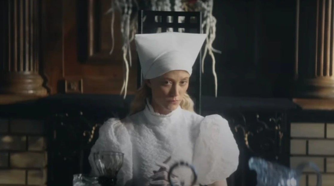 100 Nights Of Hero : Bild Maika Monroe